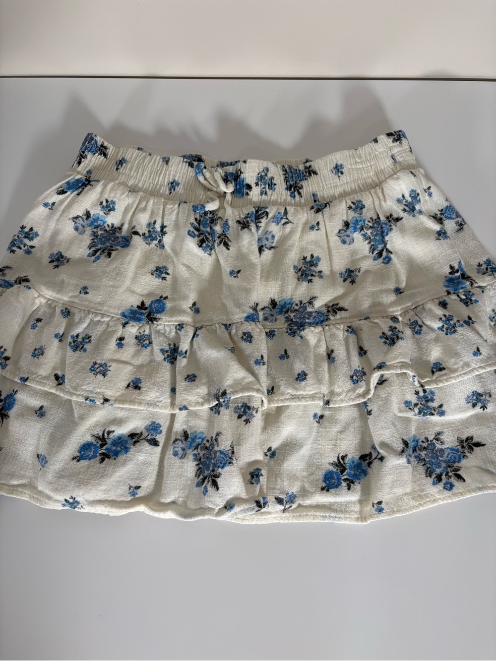 Eyeshadow Cream Mini Skirt with Blue Floral Pattern